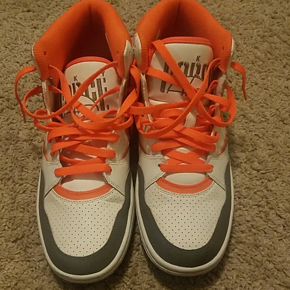 Sky Force tennis shoes